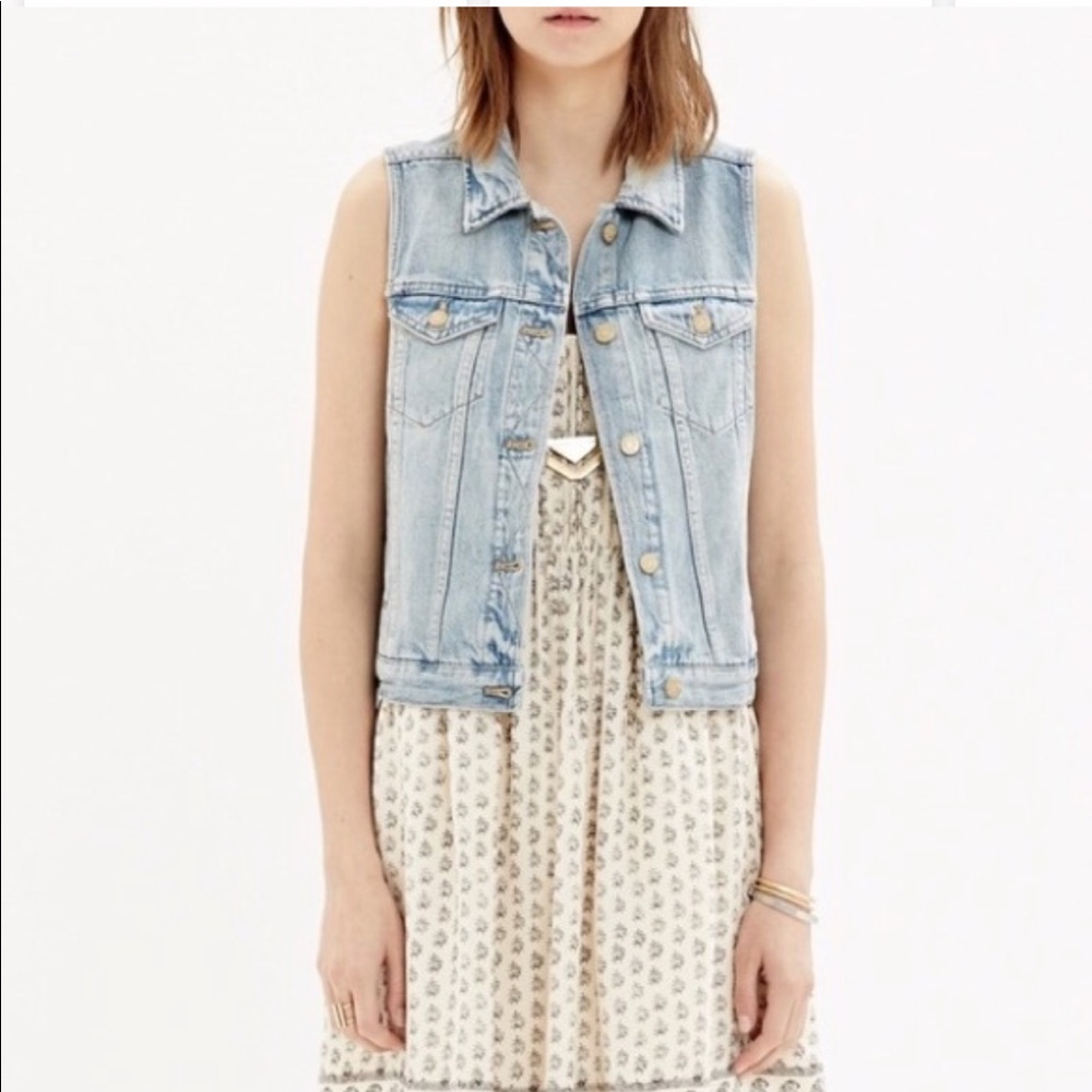 ✨ Madewell The Jean Vest in Clear Blue ✨